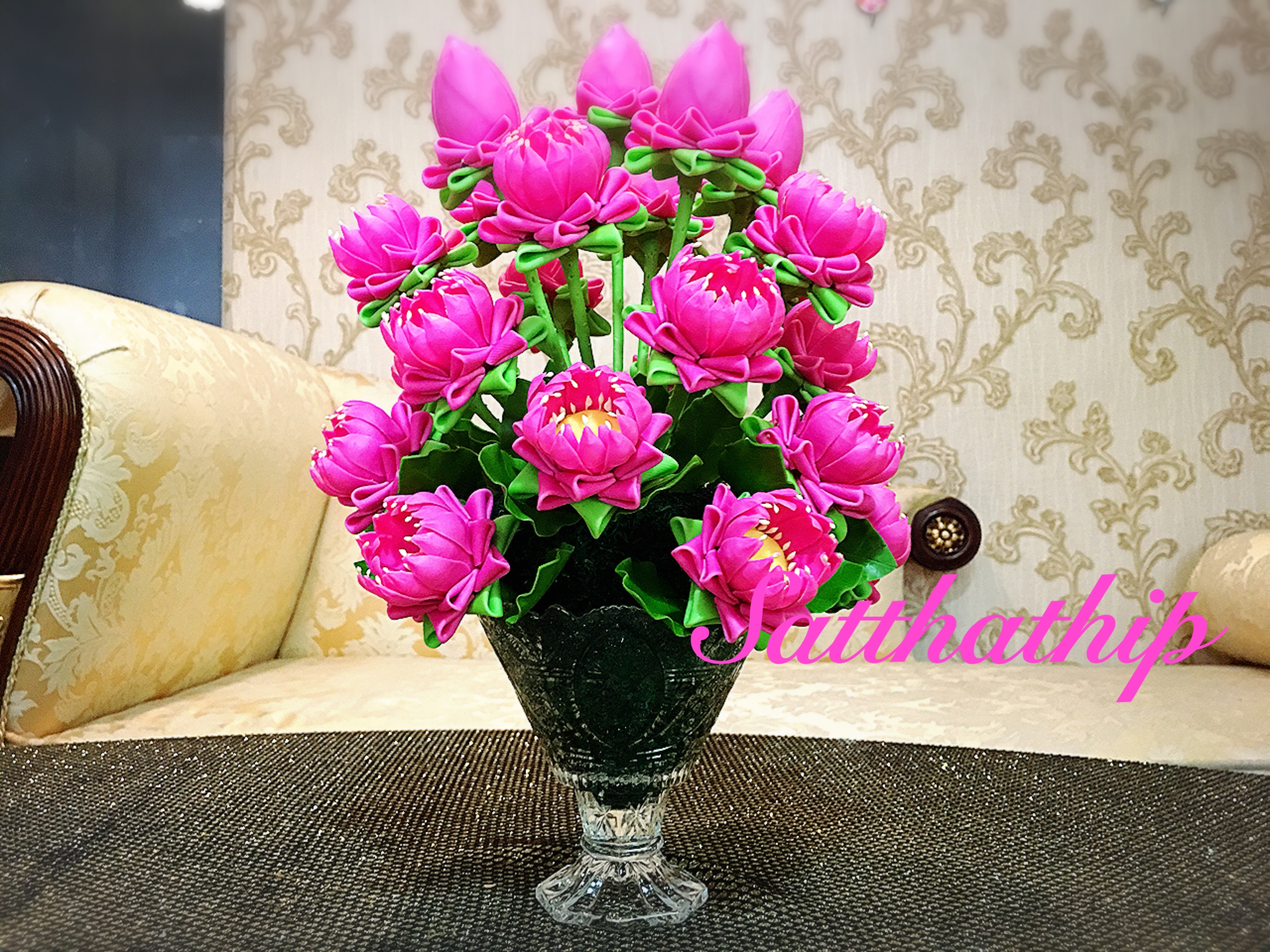 พานดอกบัว - ดอกบัวประดิษฐ์ - แจกันดอกบัวพับ (ข้างละ 26 ดอก) ประดิษฐ์จากดิน - Lotus Flower