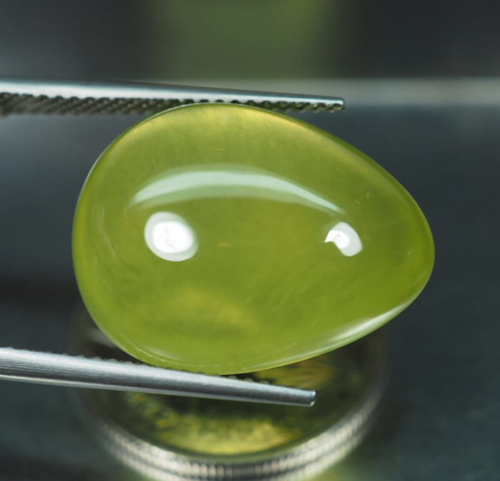 พรีไนท์ (Prehnite) 18.35 กะรัต