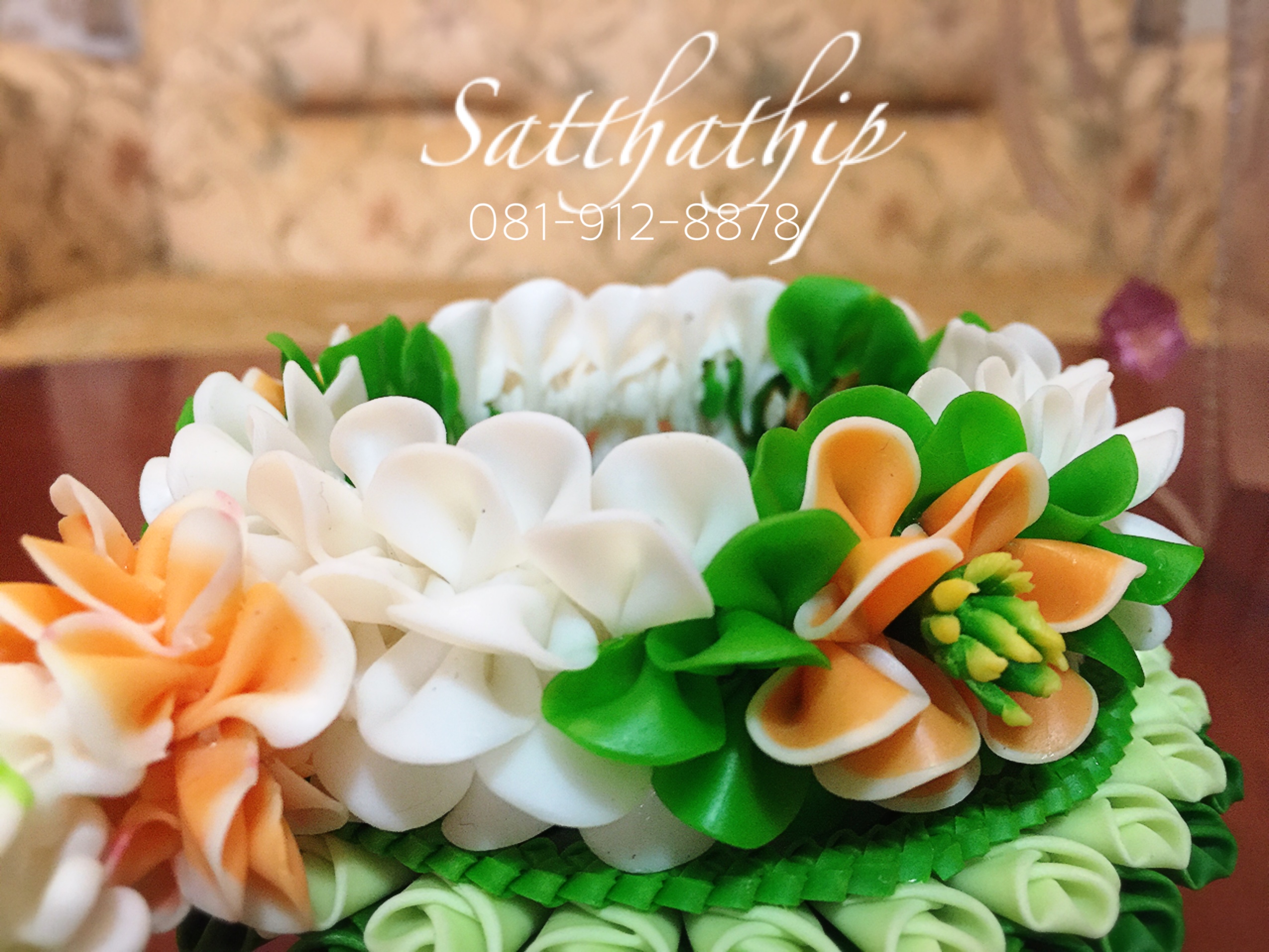 พวงมาลัย ประดิษฐ์จากดิน - Garland