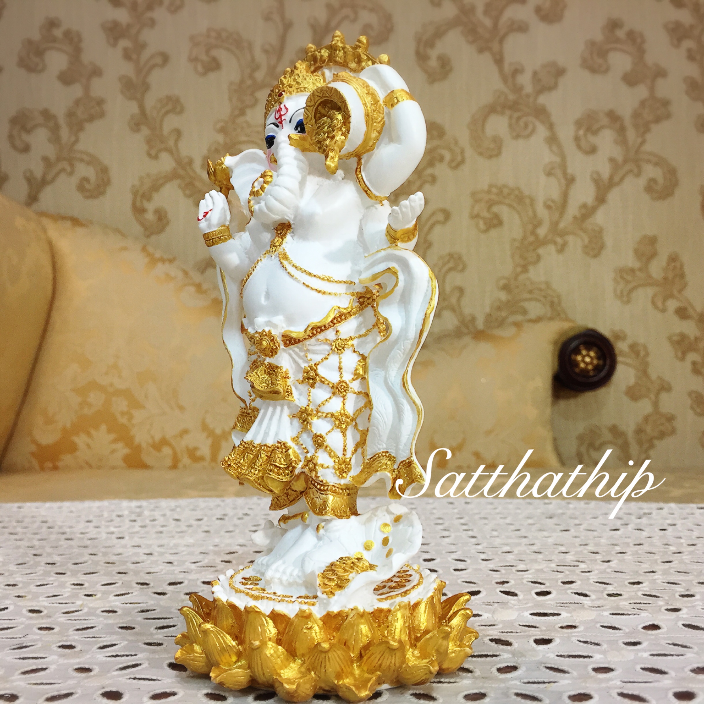 พระพิฆเนศ ปางประทานพร โปรยเงิน (เซรามิก) - Ganesha: Lord of Success