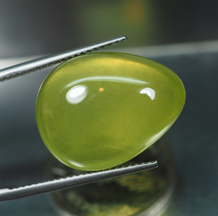 พรีไนท์ (Prehnite) 18.35 กะรัต