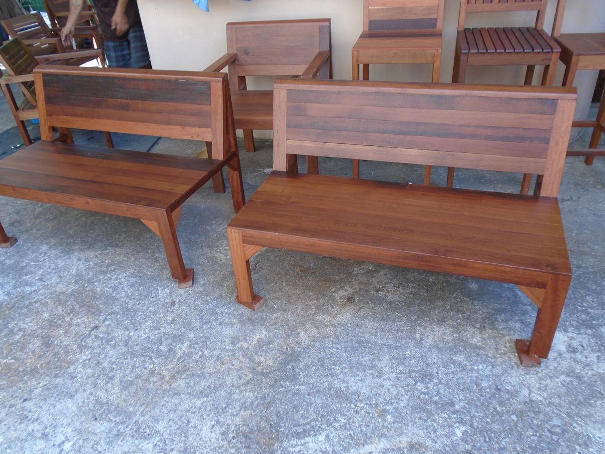 ม้านั่งดำเนิน