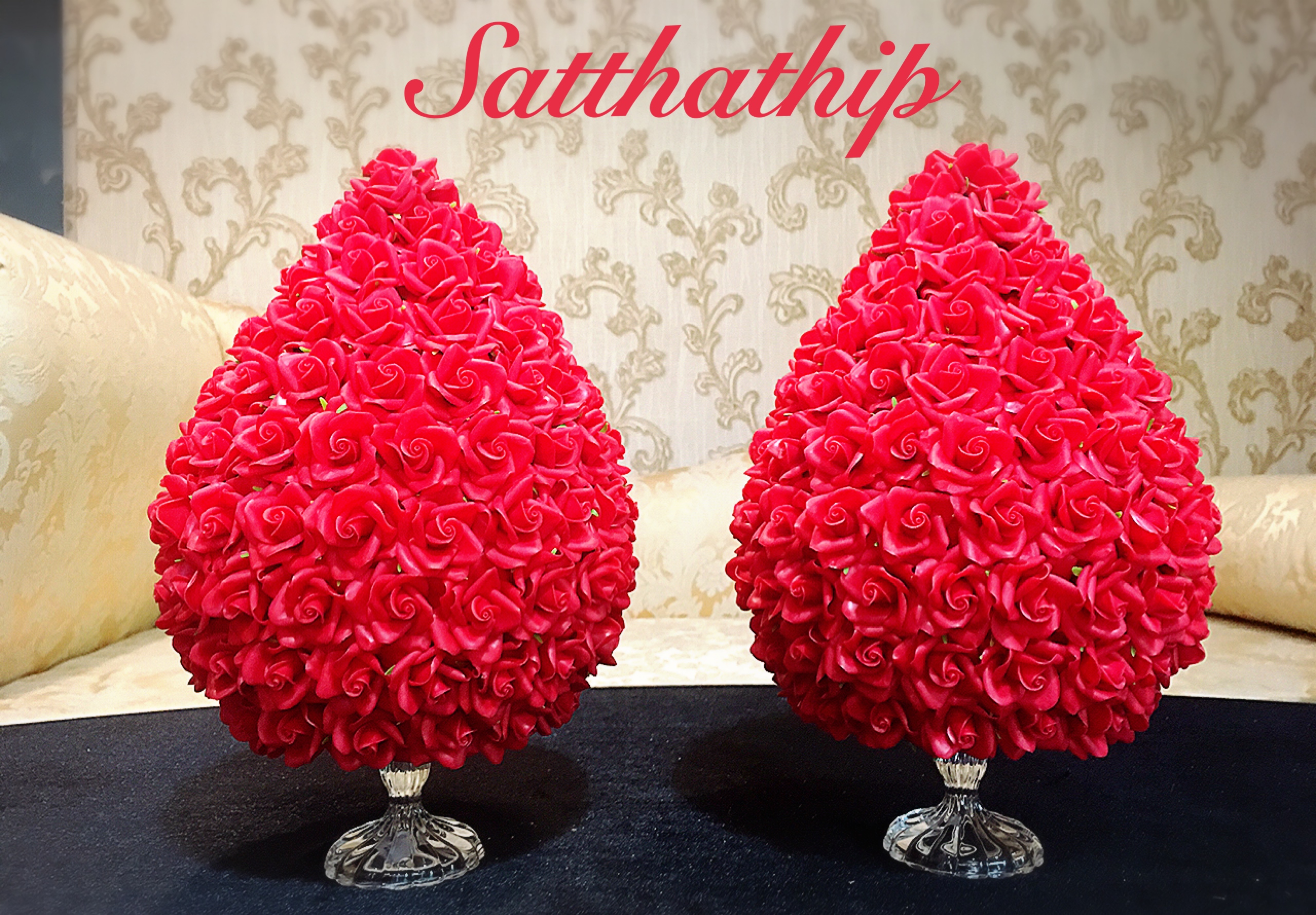 พานพุ่มดอกกุหลาบ ประดิษฐ์จากดิน ***ไม่ใส่ใบ [7.5 นิ้ว 4,600 บาท/คู่]