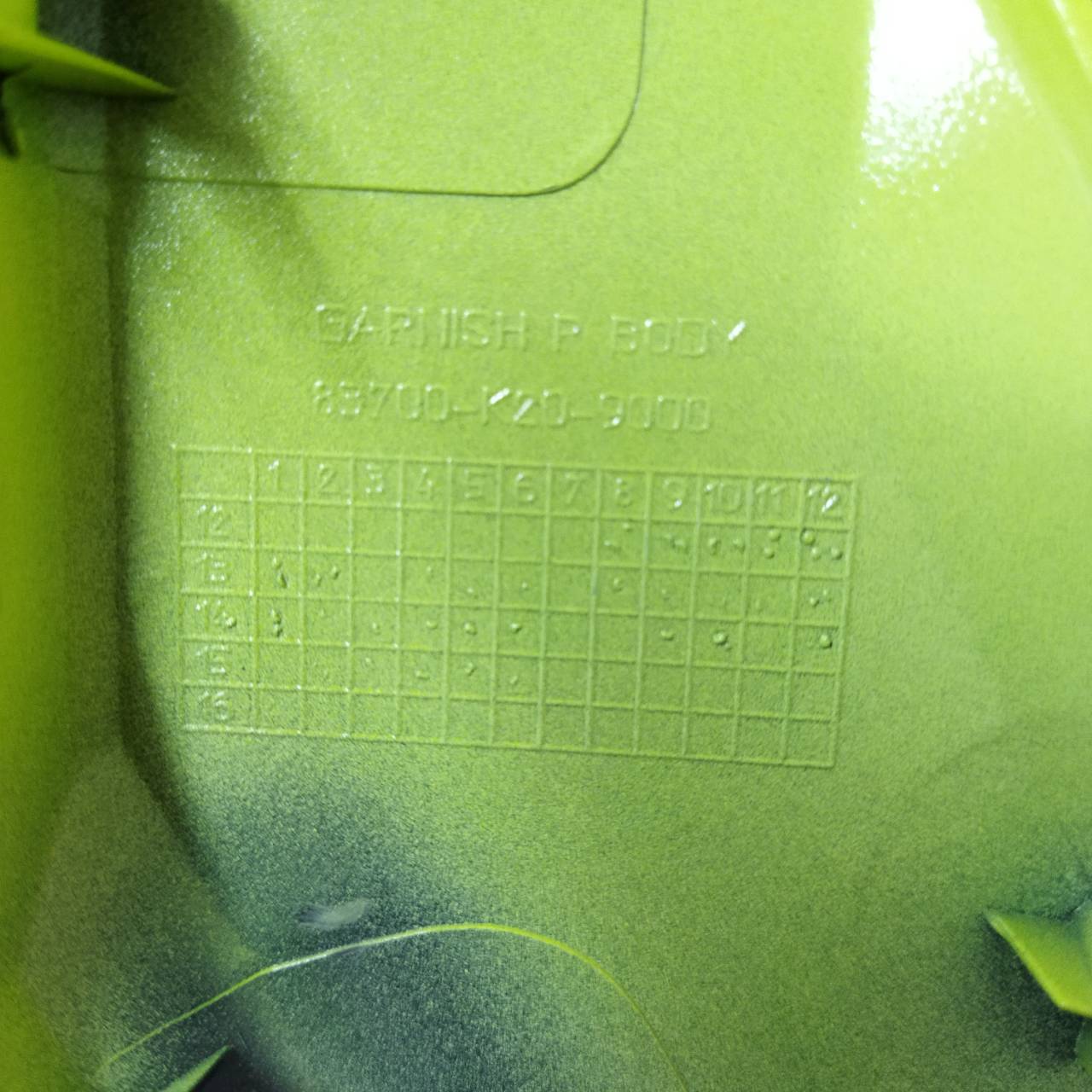 83700-K20-900ZJ แผ่นปิดฝาครอบท้ายด้านขวา รถสีเหลือง-ดำ ZOOMER-X 2014 อะไหล่แท้ HONDA