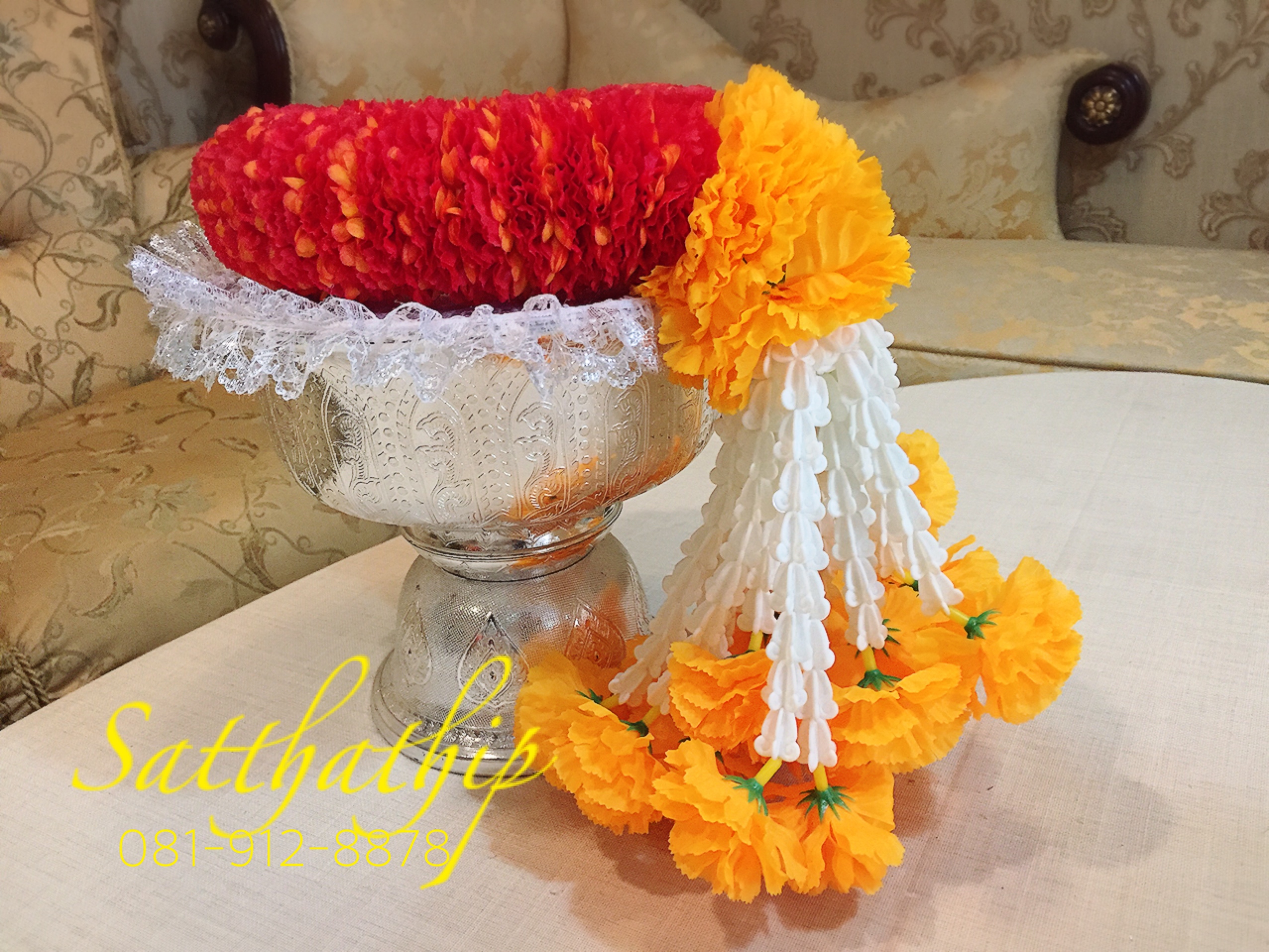 พวงมาลัยฮินดู/พวงมาลัยผ้า ดอกมัม (ร้อยด้วยกลีบ) สีแดง,เหลือง - Fabric garland