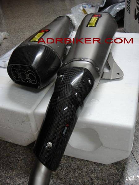 ท่อ akrapovic titanium สำำหรับ BMW K1600GT/GTL (For Exhibition only)