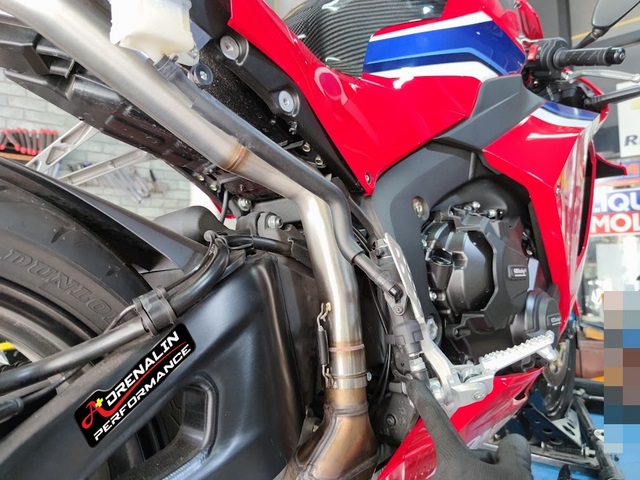 ท่อ Arrow รุ่น Indy race สลิปออน สำหรับ CBR600 2021+ (For Exhibition only)