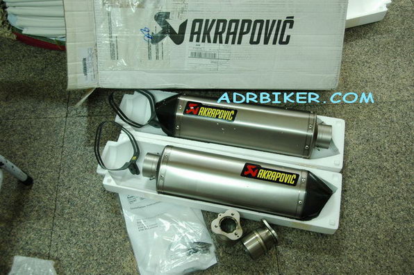 ท่อ akrapovic ทรง HEX ล่าสุด สำหรับ ktm 990 adventure (For Exhibition only)