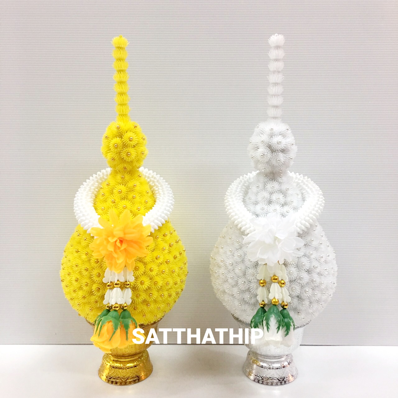 พานพุ่มดอกบานไม่รู้โรยประดิษฐ์ [6 นิ้ว/ 2,300บาท/คู่]