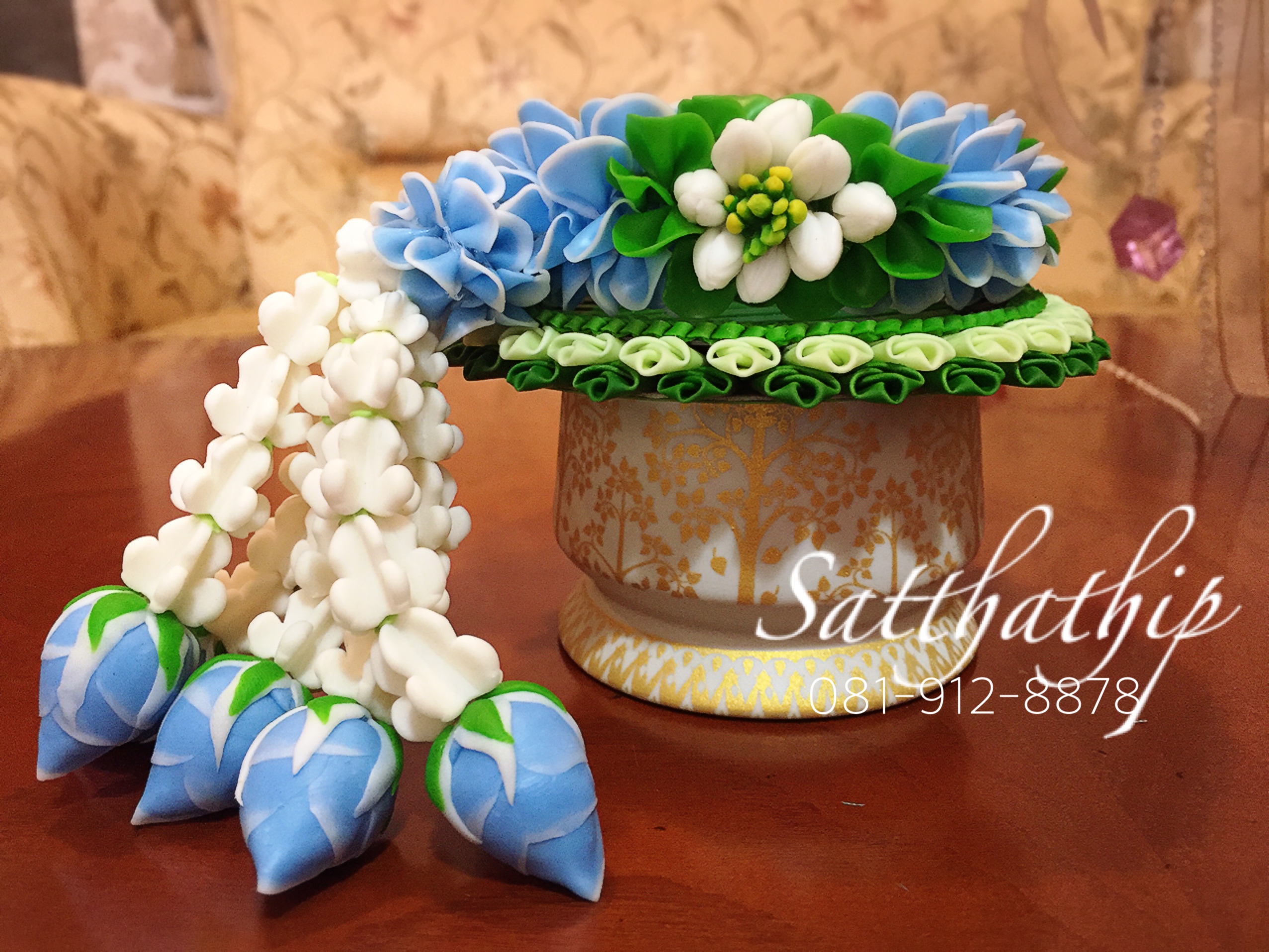 พวงมาลัย ประดิษฐ์จากดิน - Garland