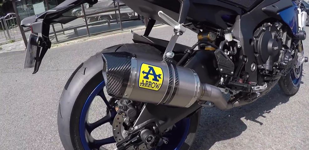 ท่อ Arrow Competition EVO Full System Titanium Carbon Cap สำหรับ R1 ปี 2015 ขึ้นไป (For Exhibition only)