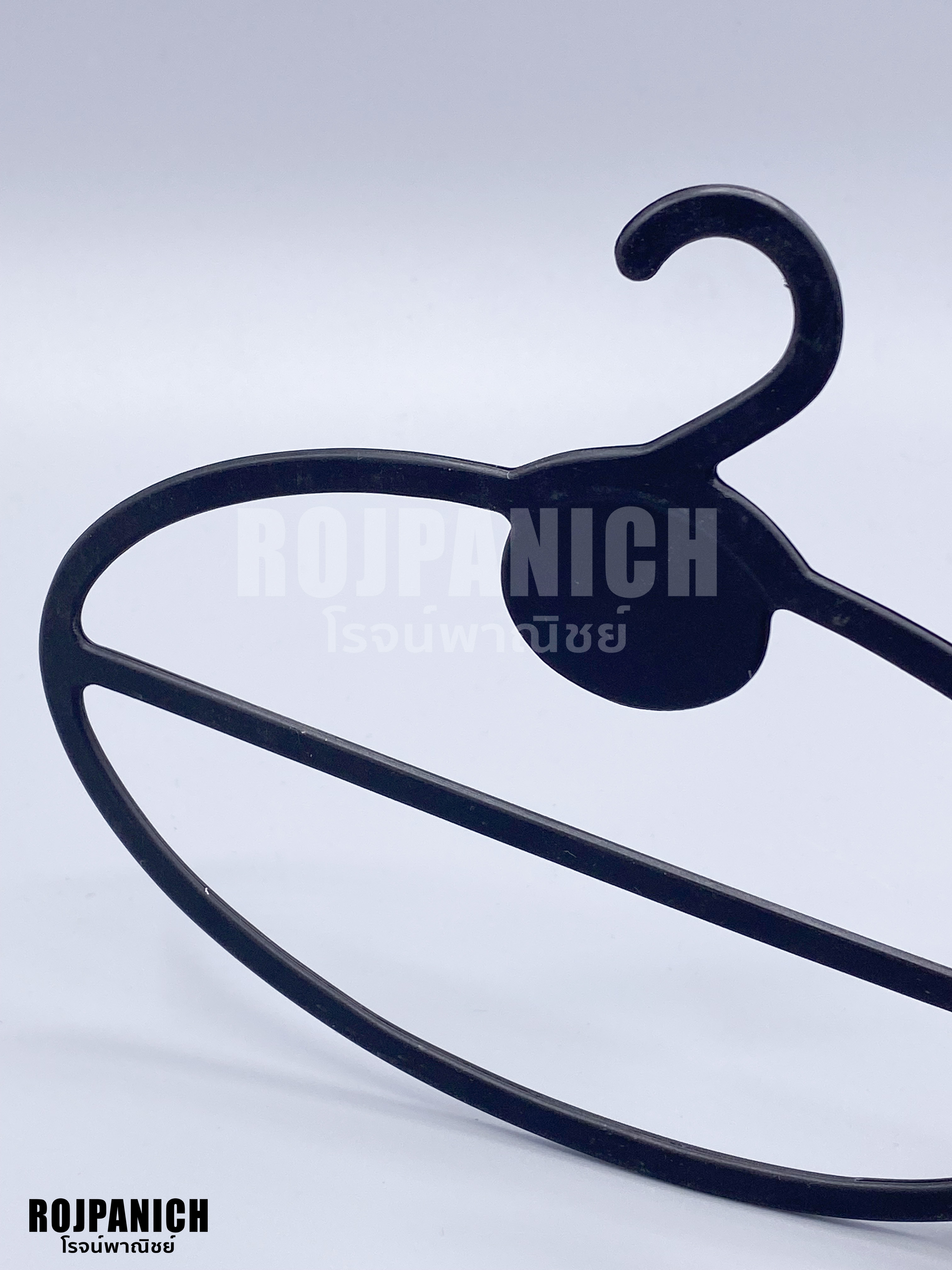 ไม้แขวนผ้าพันคอสีดำ