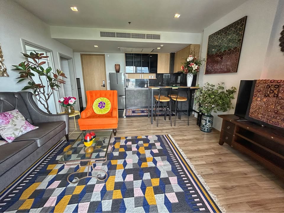 The Line Jatujak Mochit