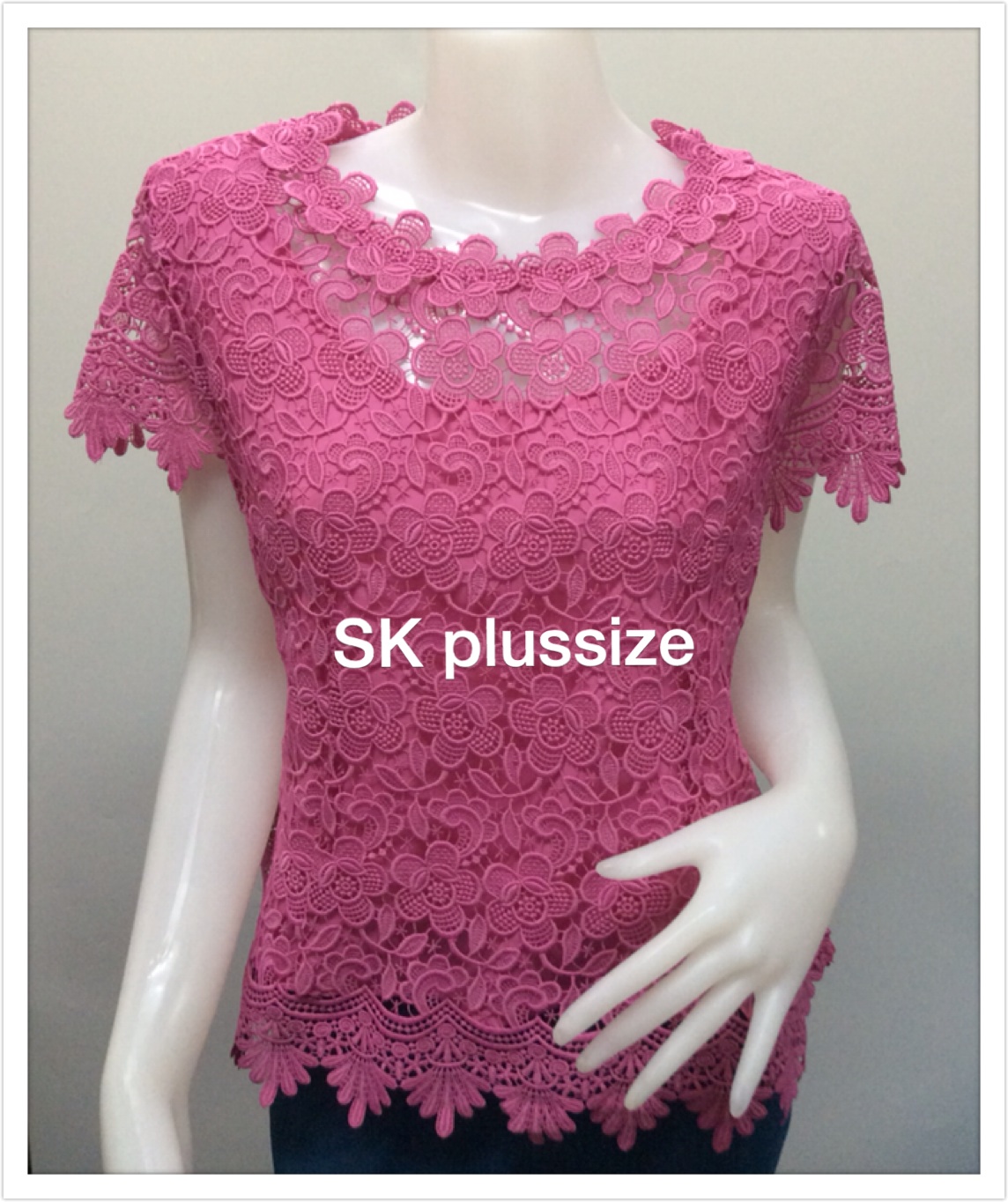 เสื้อลูกไม้ สีบานเย็น แขนสั้น รอบอก 46 นิ้ว
