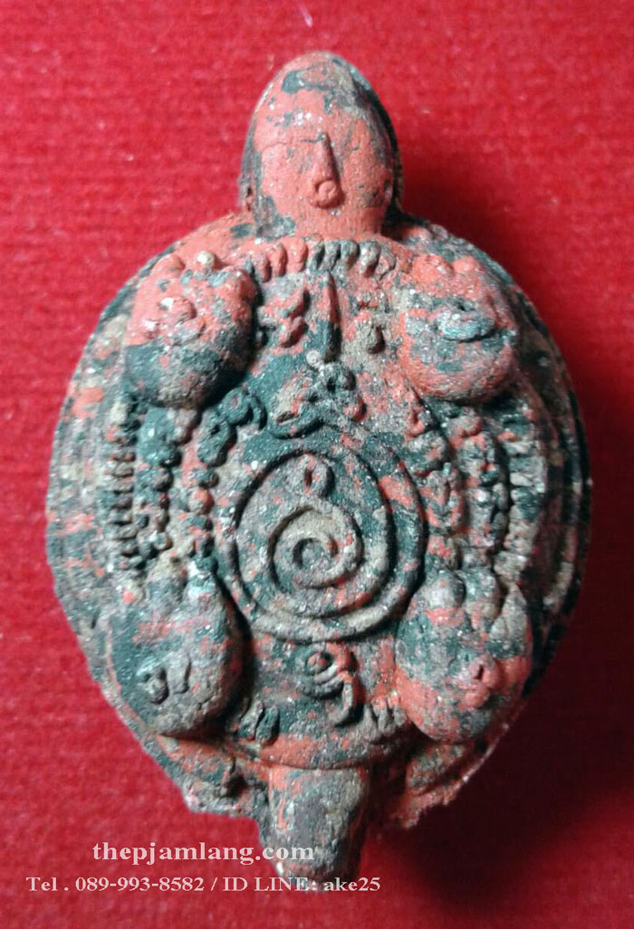 พญาเต่าเลือน(1) หลังพระปิดตาภควัมปติ รุ่น ขุมทรัพย์เขาอ้อ อาจารย์เปลี่ยน หัทยานนท์ เนื้อก้นครก ปี 2559