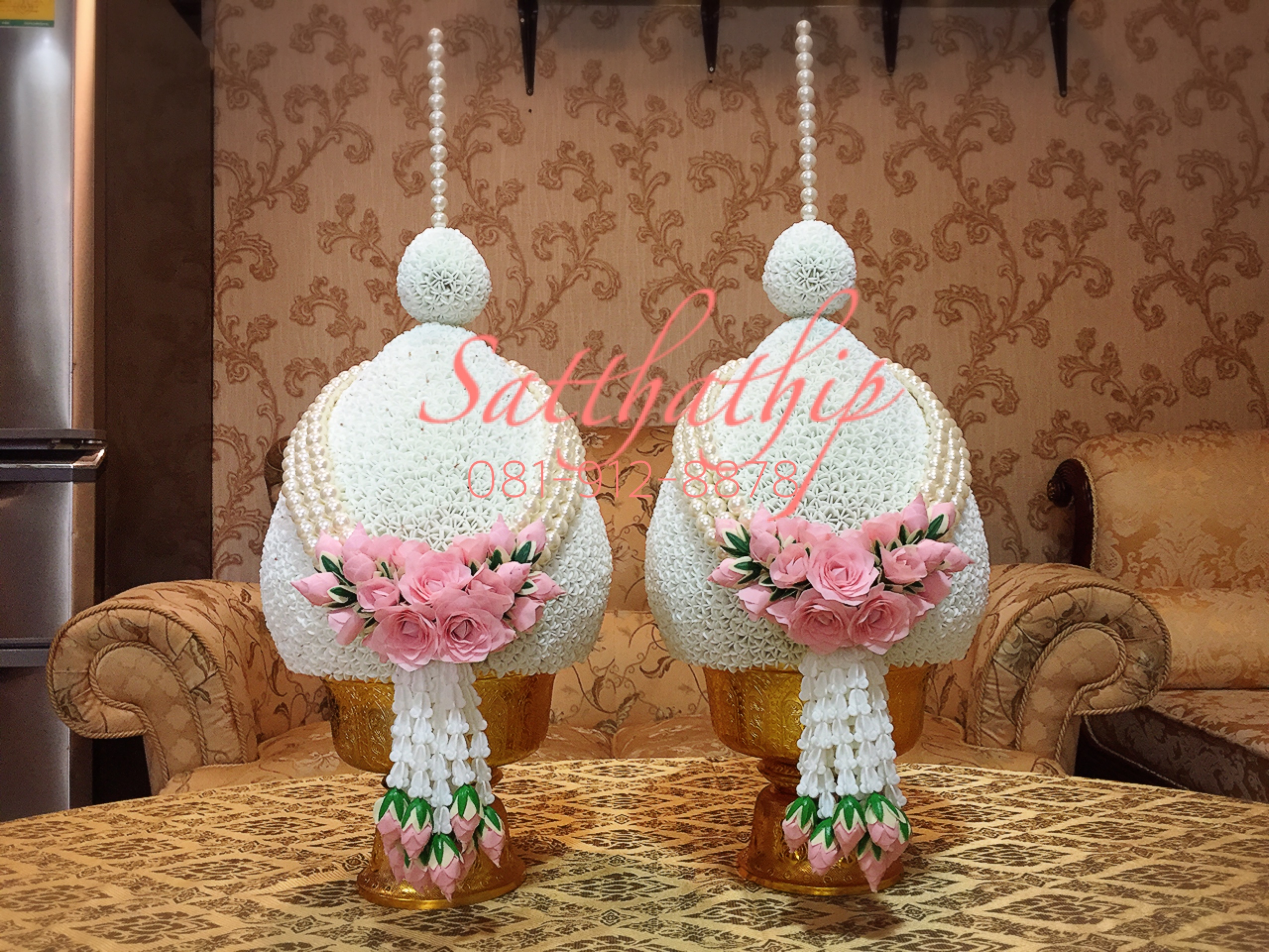 พานพุ่ม - พานพุ่มสักการะ - พานพุ่มดอกรัก - พานพุ่มดอกรักประดิษฐ์ (พลาสติก) - พานพุ่มสีขาว - Panpum