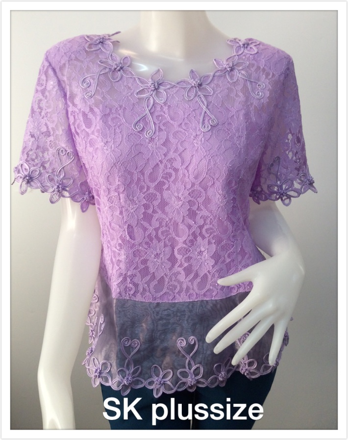 เสื้อลูกไม้สีม่วง แขนสั้น ชายผ้าแก้ว รอบอก 42 นิ้ว