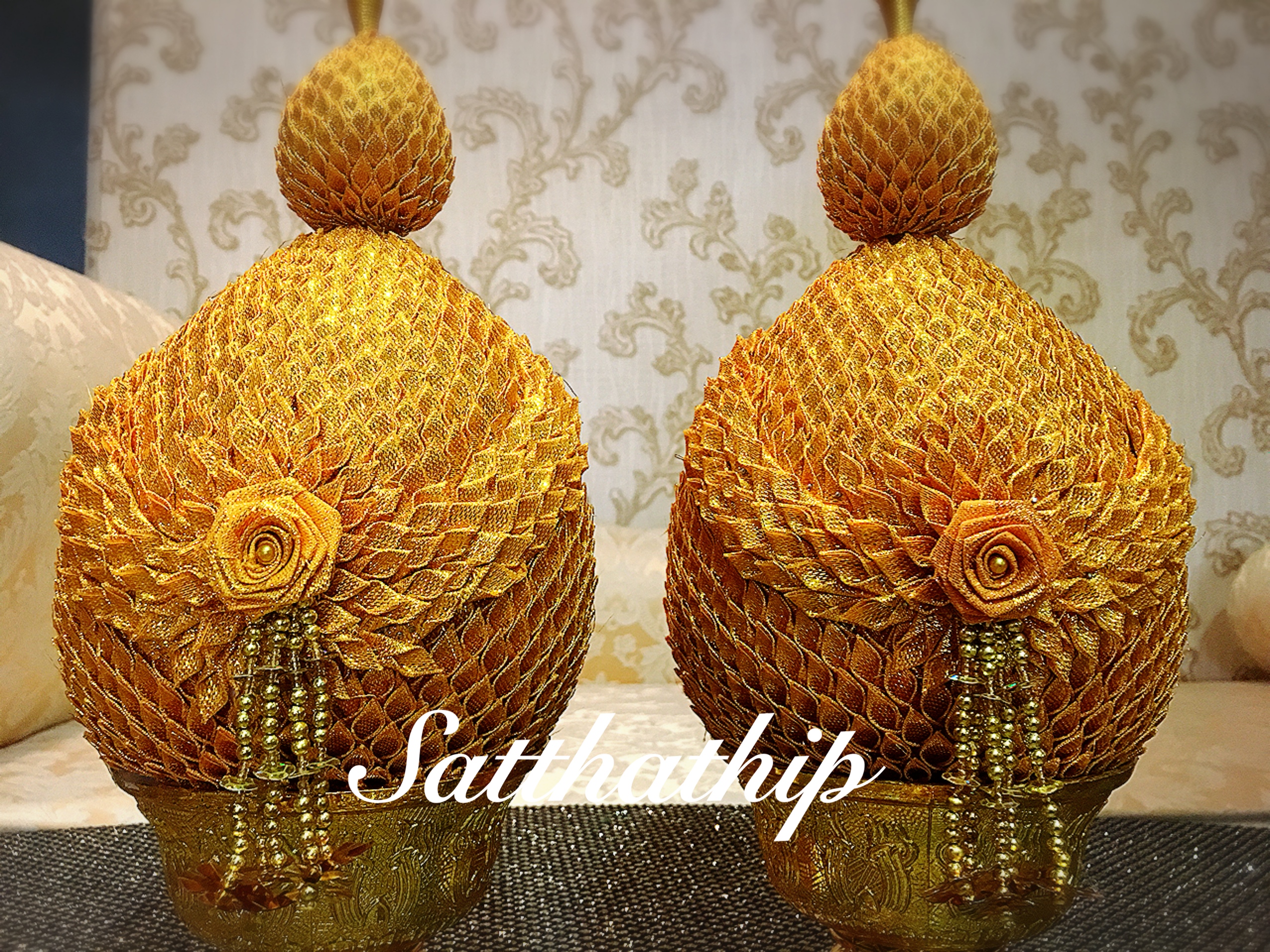 พานพุ่ม - พานพุ่มเงินทอง ประดับเกล็ดผ้า - พานพุ่มผ้าตาด - Phan bush