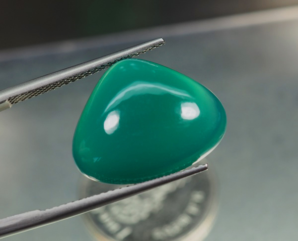 คาลซิโดนีสีเขียว (Green Chalcedony) 11.10 กะรัต