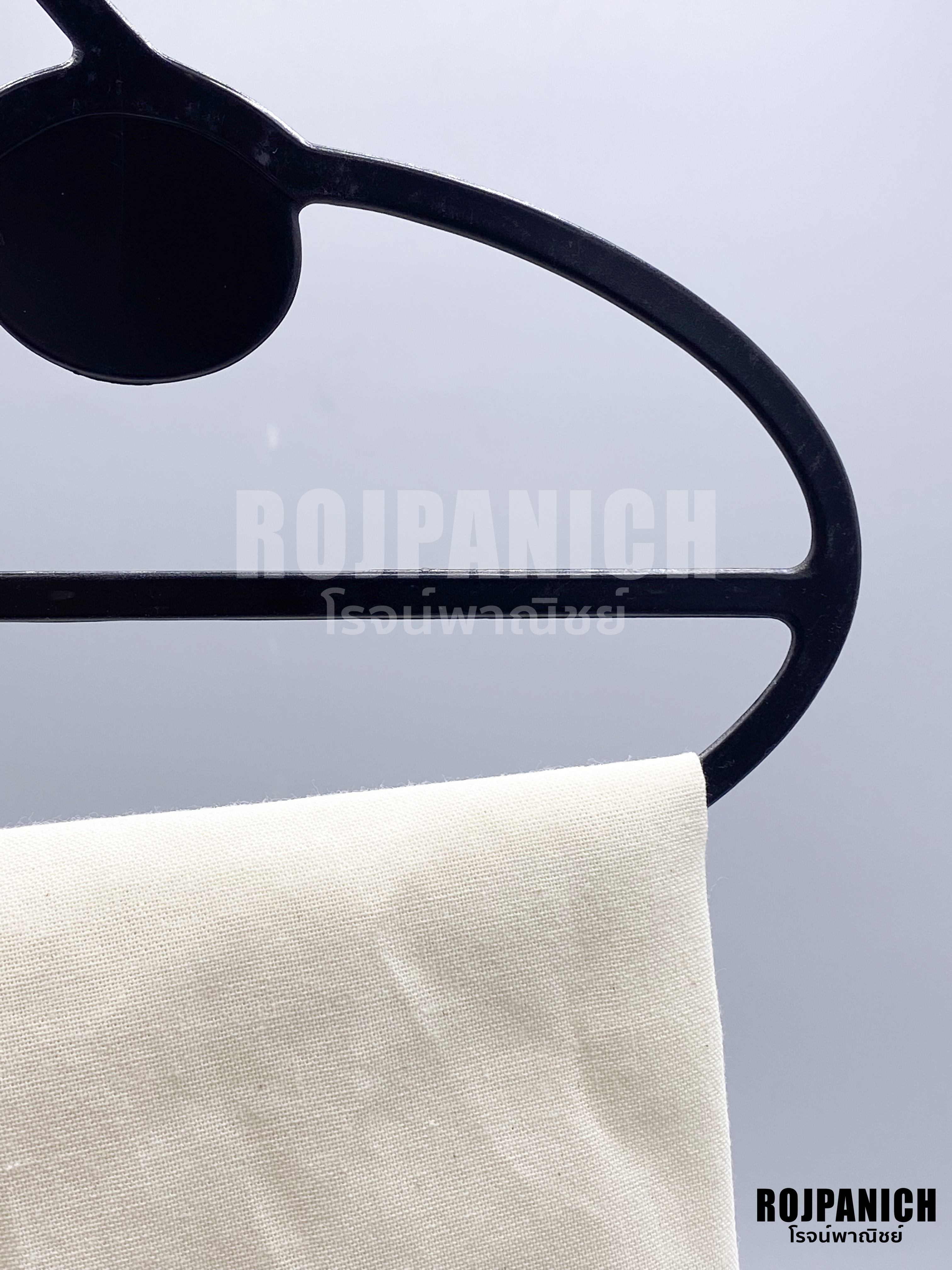 ไม้แขวนผ้าพันคอสีดำ