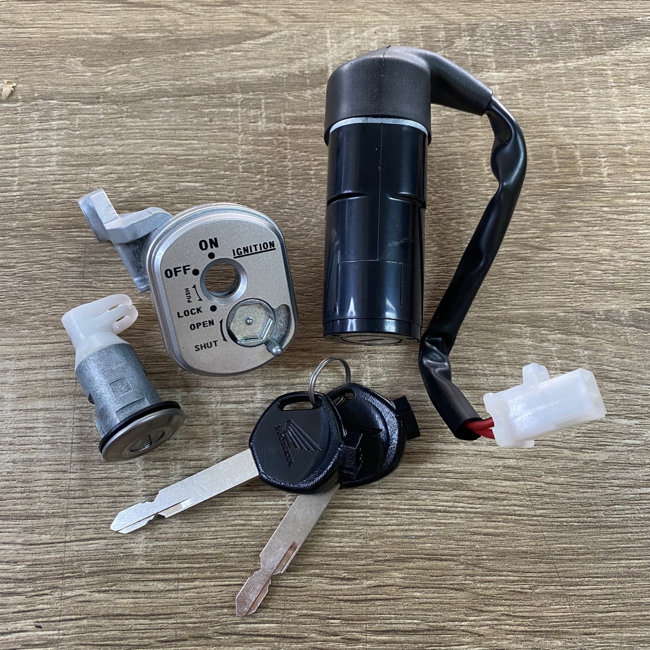 35010-KVB-900 สวิทช์กุญแจชุดใหญ่ CLICK110 2006 อะไหล่แท้ HONDA