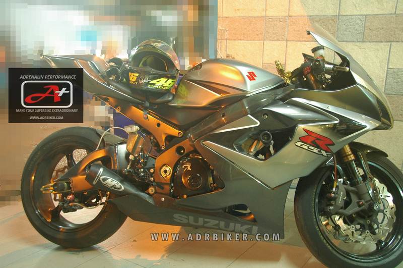ท่อ M4 GP Black สำหรับ GSXR1000 k5-k6 (For Exhibition only)