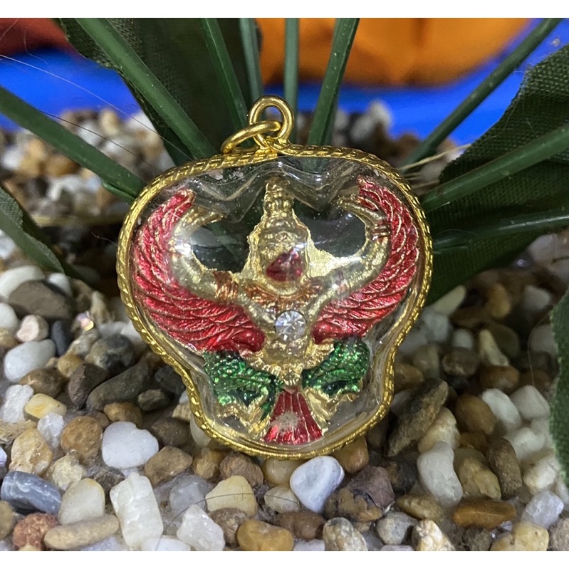 จี้พญาครุฑ เสริมบารมี เสริมดวง เลี่ยมทองไมครอน