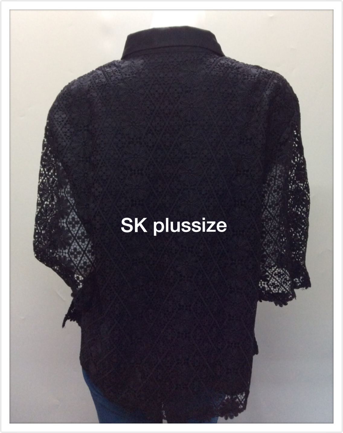 เสื้อเชิ้ตลูกไม้ สีดำ แขน 3 ส่วน รอบอก 52 นิ้ว