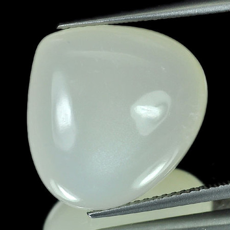 มูนสโตน (Moon Stone) 17.50 กะรัตสีขาวสวยหยดน้ำ