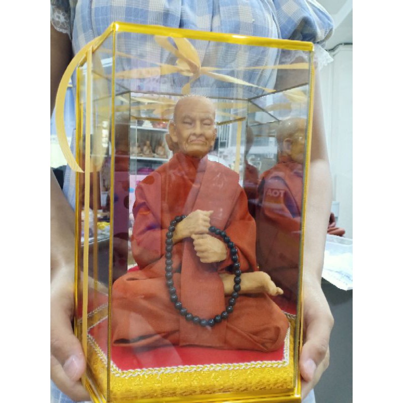 พระเกจิพร้อมตู้ ของขวัญ ของที่ระลึก องค์พระด้านในหน้าตัก5นิ้ว