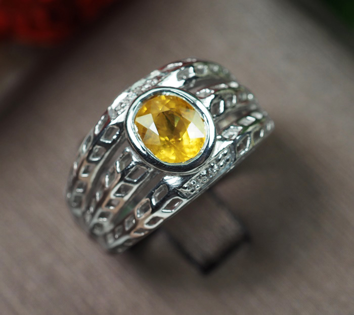 แหวนพลอยบุษราคัมแบบเรียบสวย