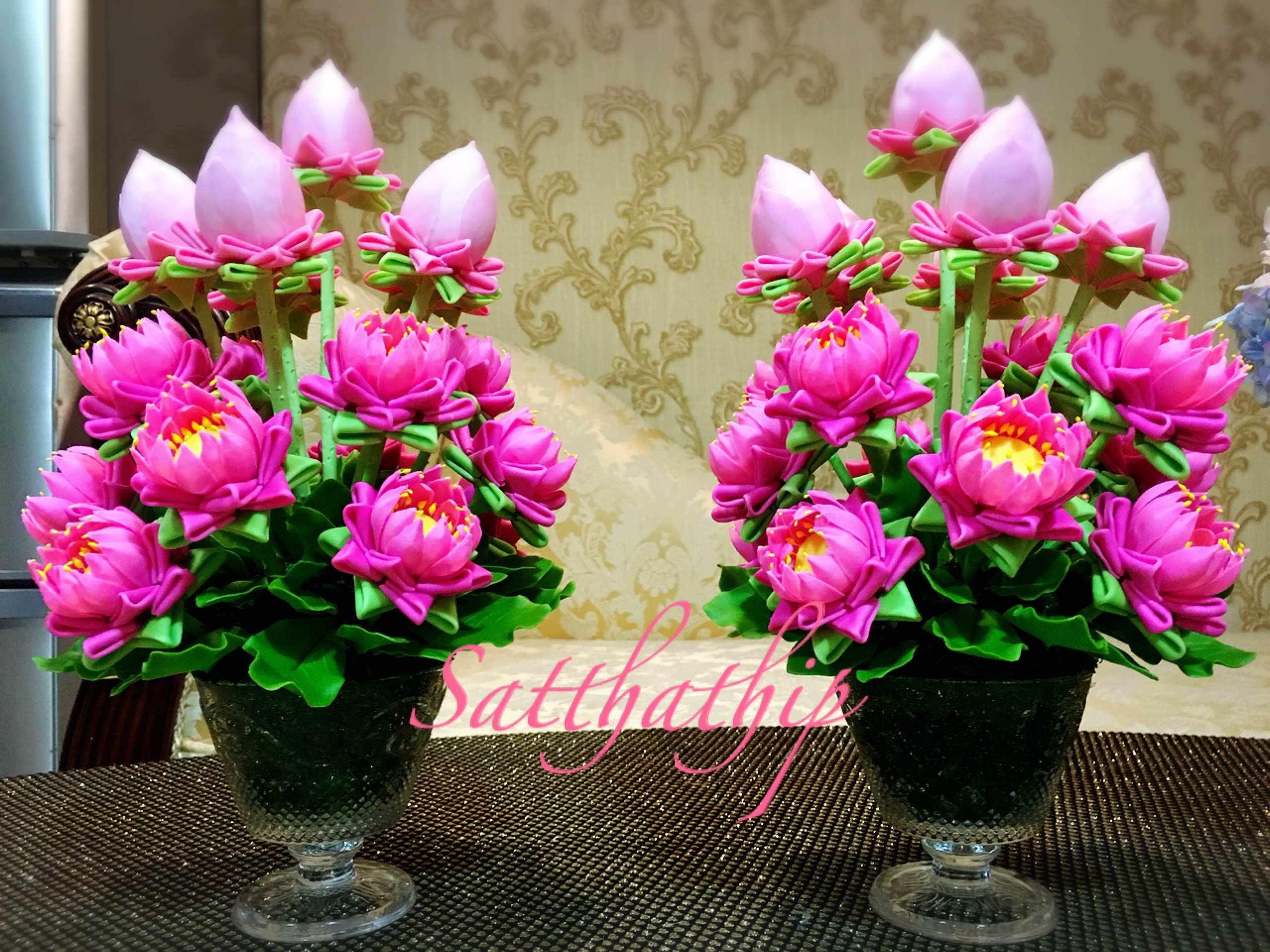 พานดอกบัว - ดอกบัวประดิษฐ์ - แจกันดอกบัวพับ (ข้างละ 18 ดอก) ประดิษฐ์จากดิน - Lotus Flower