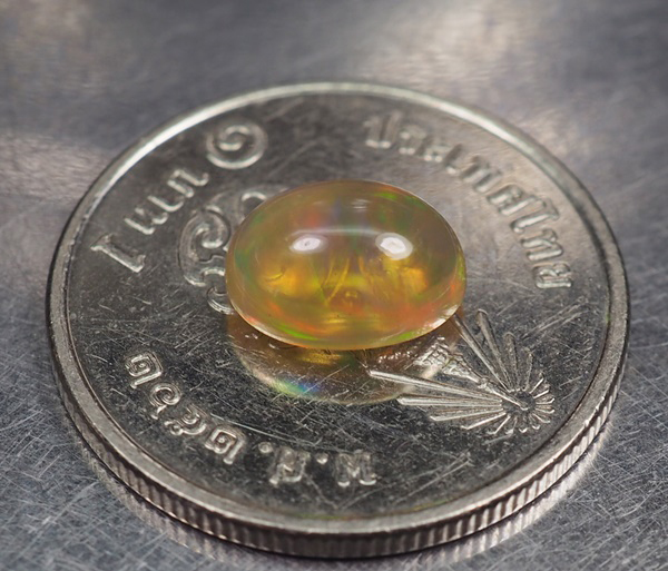 โอปอหลากสี (Multi Opal) 1.05 กะรัต