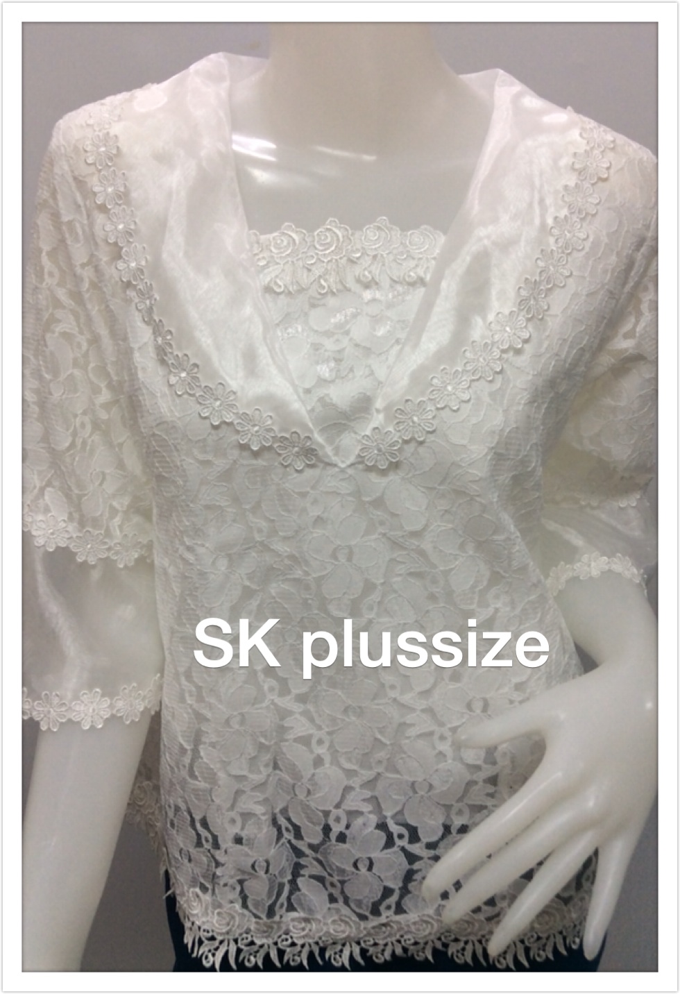เสื้อลูกไม้ สีขาว ปกผ้าแก้ว รอบอก 36 นิ้ว