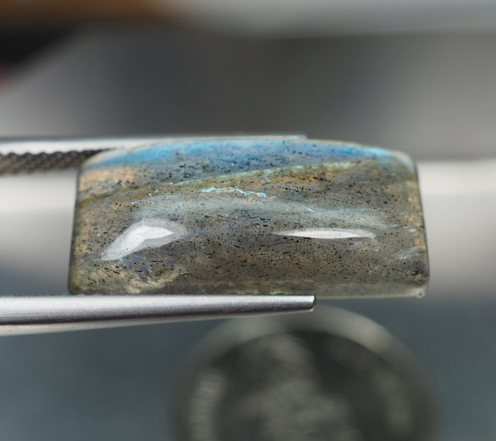 พลอยลาบราโดไรท์ (Labradorite) 9.50 กะรัต
