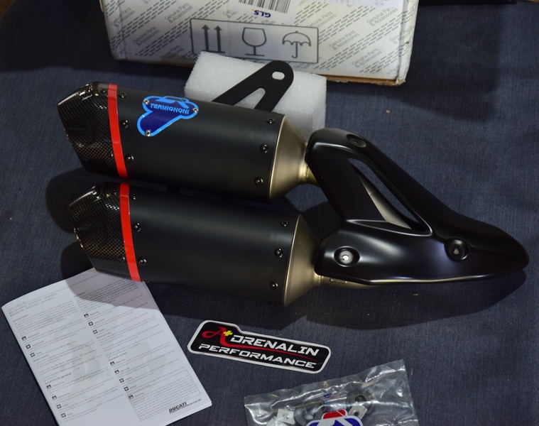 ท่อคู่ termignoni สำหรับ Monster 937 ducati performance ท่อดำปากคาร์บอน เฉพาะปลาย (For Exhibition only)