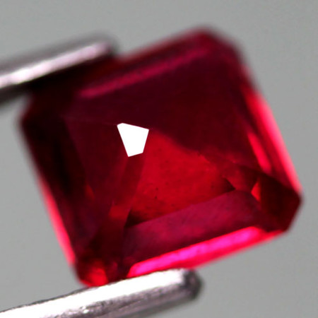 พลอยทับทิม (Ruby) 1.55 กะรัตสีแดงเข้ม