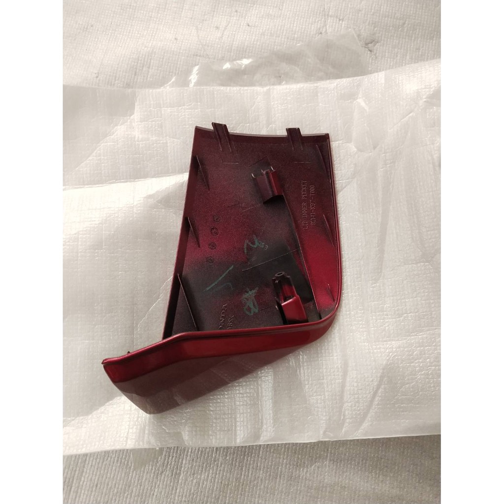 81141-K97-T00ZA ฝาปิดช่องเก็บของตัวใน PCX150 2018-2019 รถสีแดง-ดำ อะไหล่แท้ HONDA