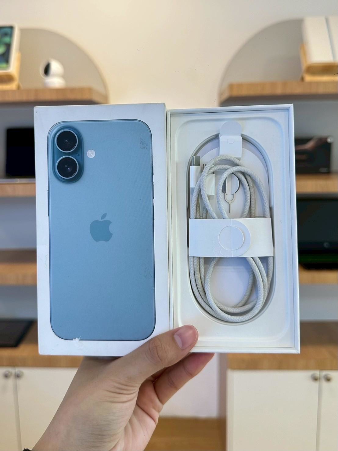 iPhone 16 Plus 128GB Teal