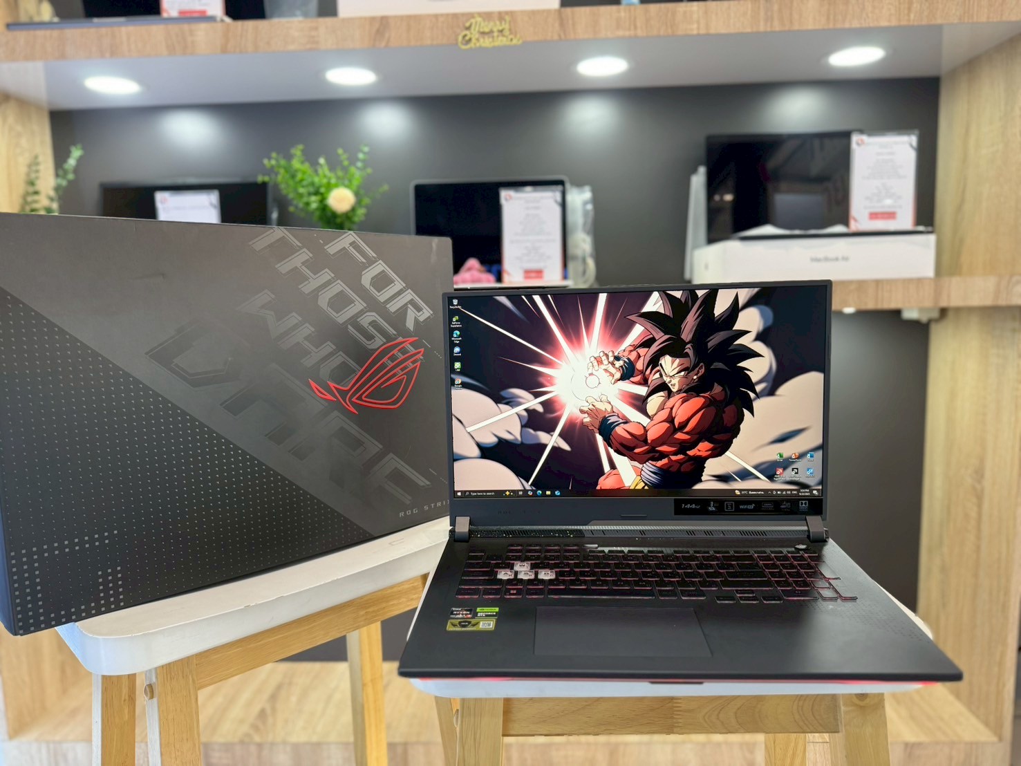 Asus ROG STRIX G17 G713RC-HX032W (ECLIPSE GRAY)
