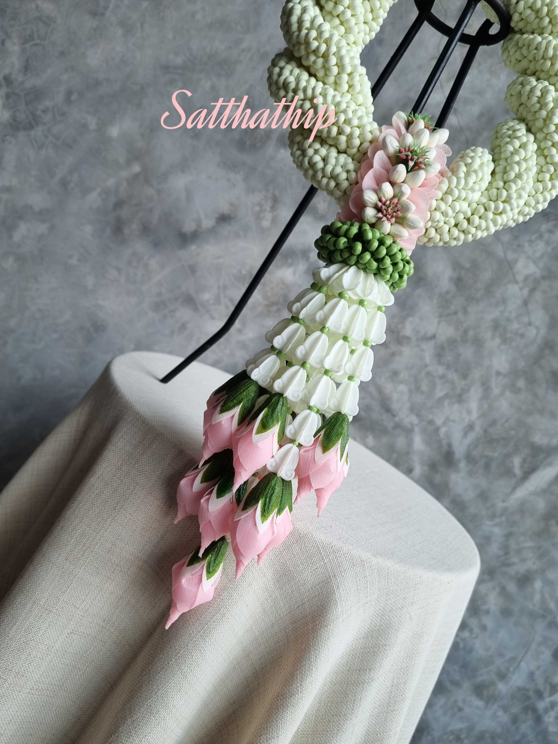 พวงมาลัยดอกรัก - พวงมาลัยดอกรักเกลียว - พวงมาลัยดอกรักเกลียวประดิษฐ์