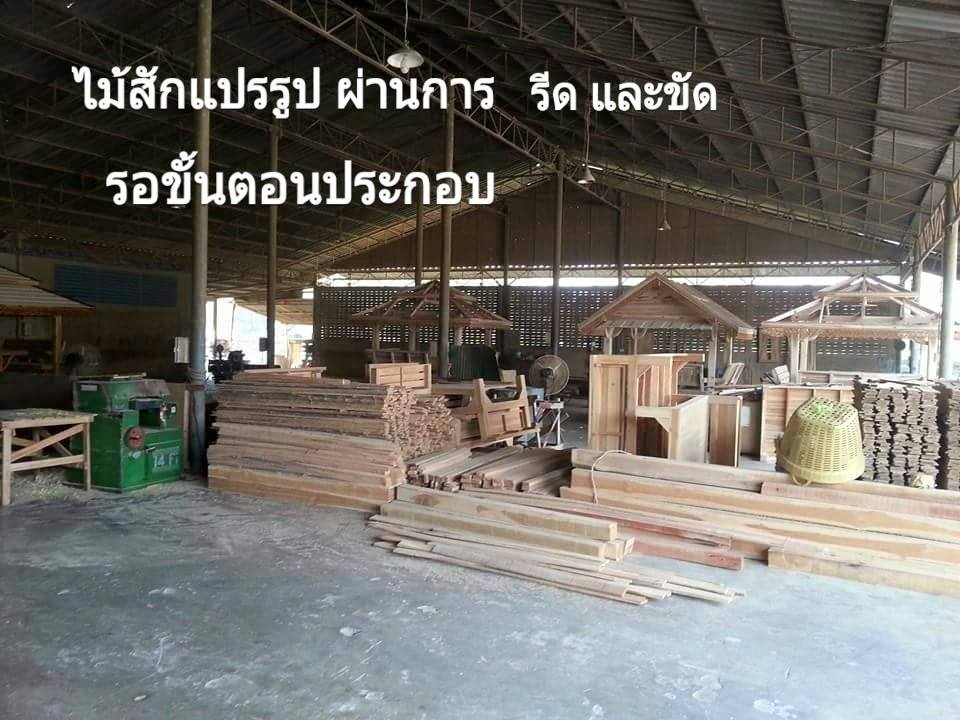 ( รหัส E2-รั้วรอบ ) ศาลา ไม้สัก สีด้าน หลังคาสีน้ำตาล ทรงไทย เสาเหลี่ยมเอียง มีประตูรั้วกั้นรอบเสา / ขนาด 2.40x2.240x3.00 เมตร