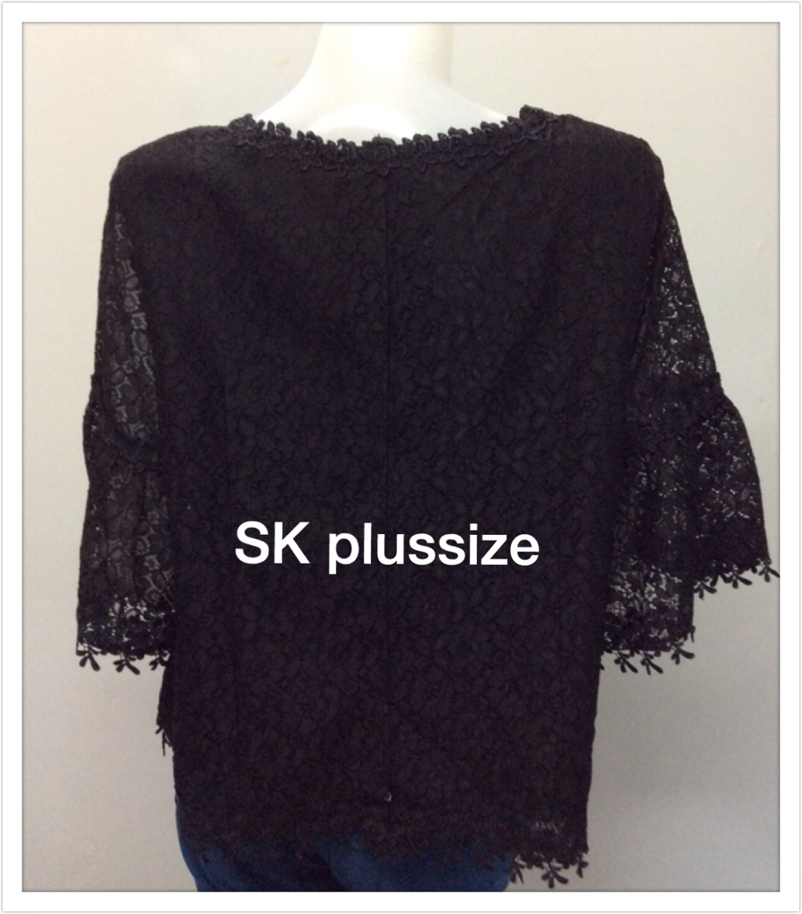 เสื้อลูกไม้ สีดำ แขนพุ่ม 3 ส่วน รอบอก 38 นิ้ว