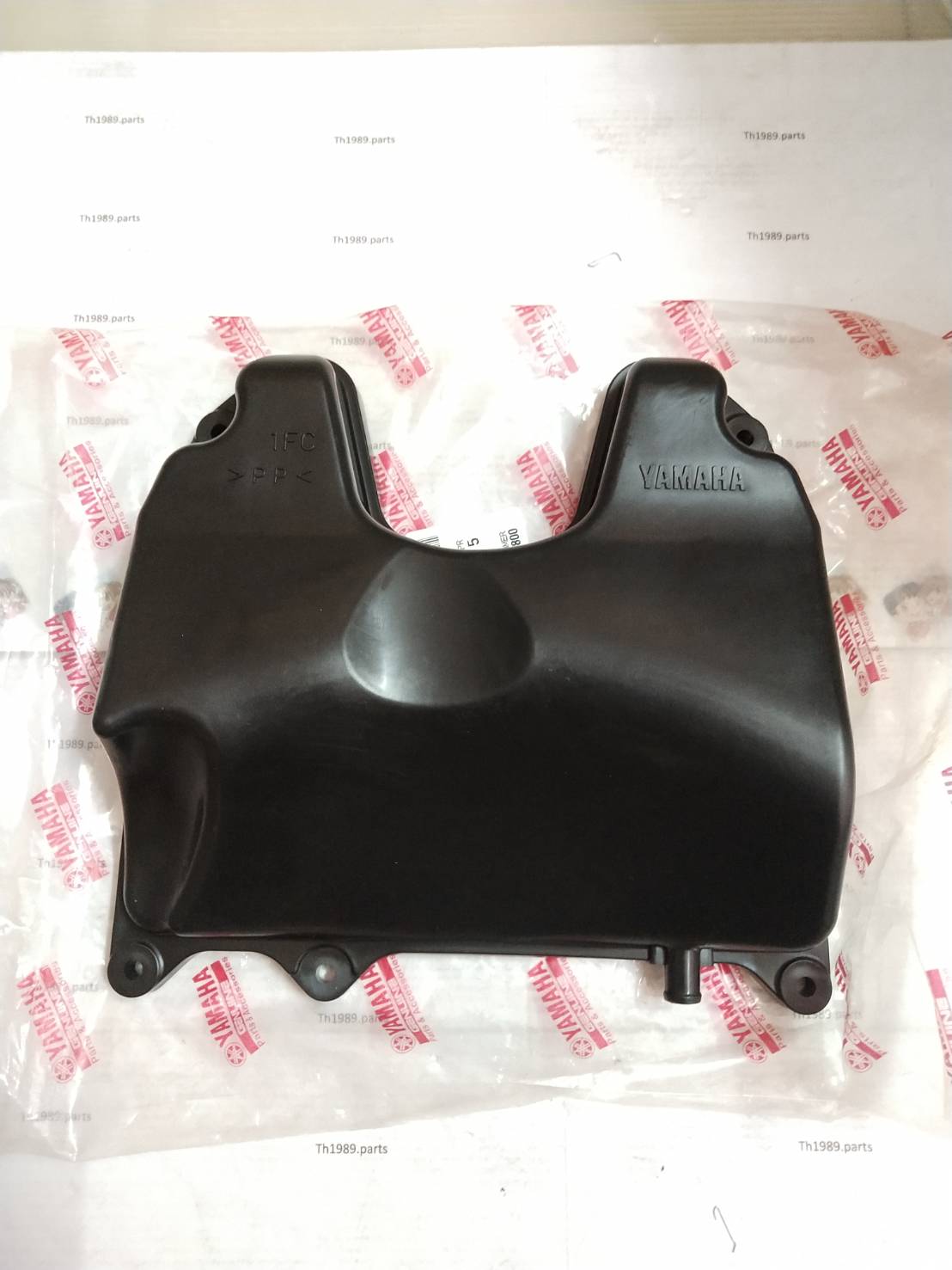 ฝาครอบไส้กรองอากาศตัวหน้า SPARK115I 2013-2016 , SPARK LX , FINN 2018-2021 อะไหล่แท้ YAMAHA 1FC-E4412-00 รหัสทดแทน 1FP-E4412-00