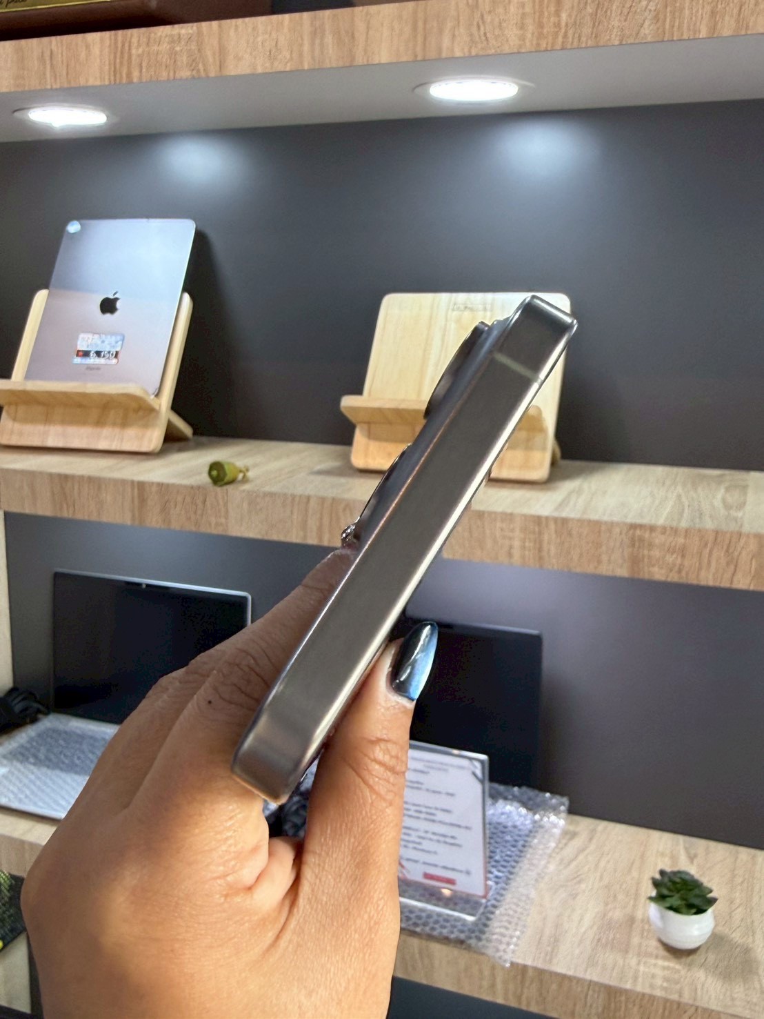 iPhone 15 Pro Max 1TB Natural Titanium