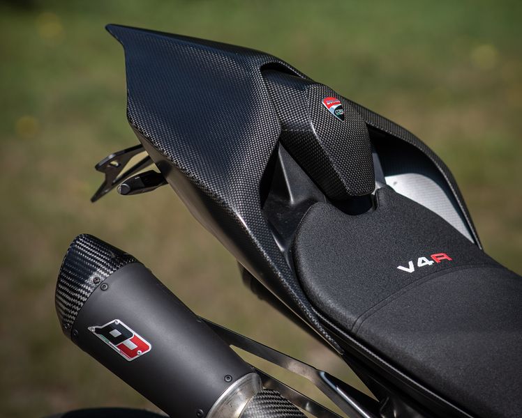 Carbonworld ตูดมดคาร์บอน (Seat cover carbon) สำหรับ PanigaleV2