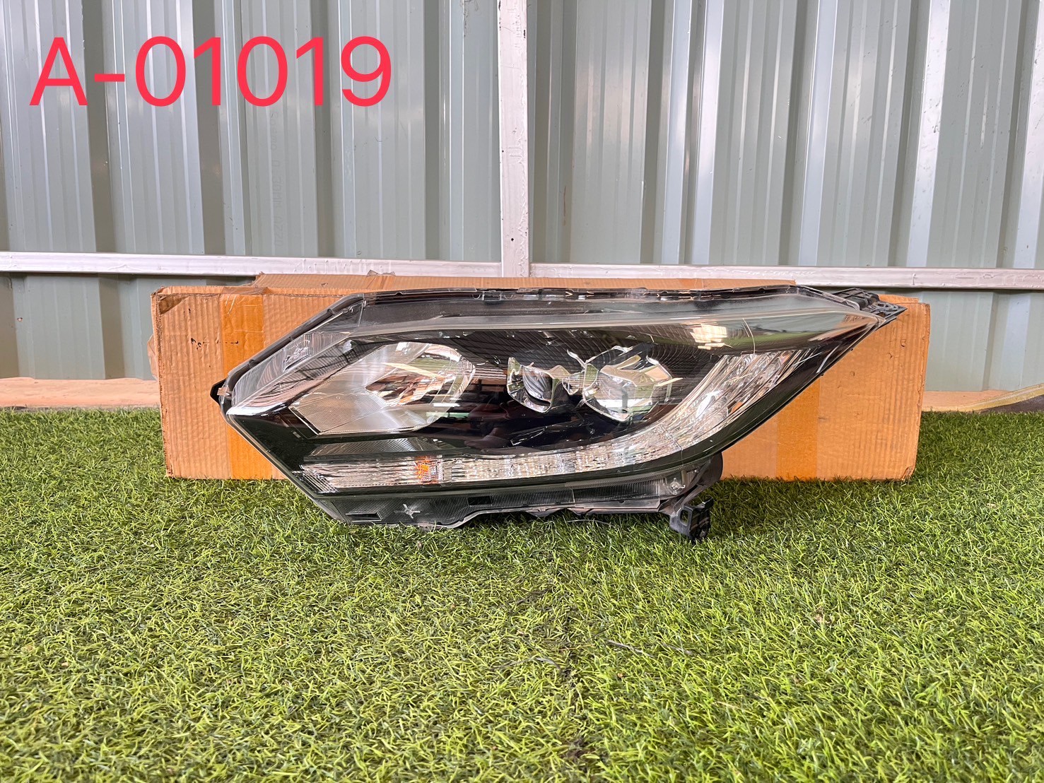 ไฟหน้า L Honda HRV 2014-17 แท้ถอด