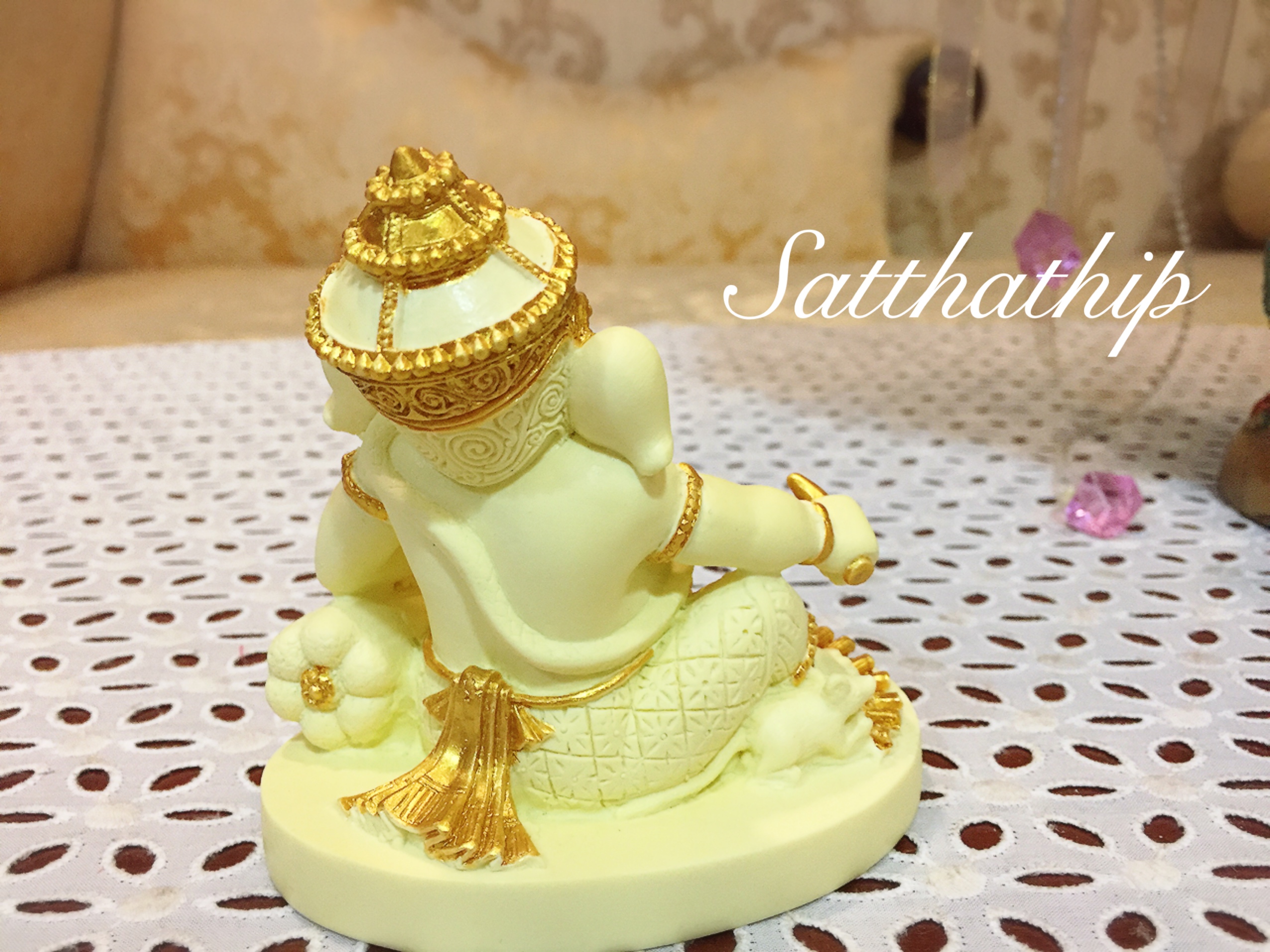 พระพิฆเนศ ปางเสวยสุข (เซรามิก) - Ganesha: Lord of Success