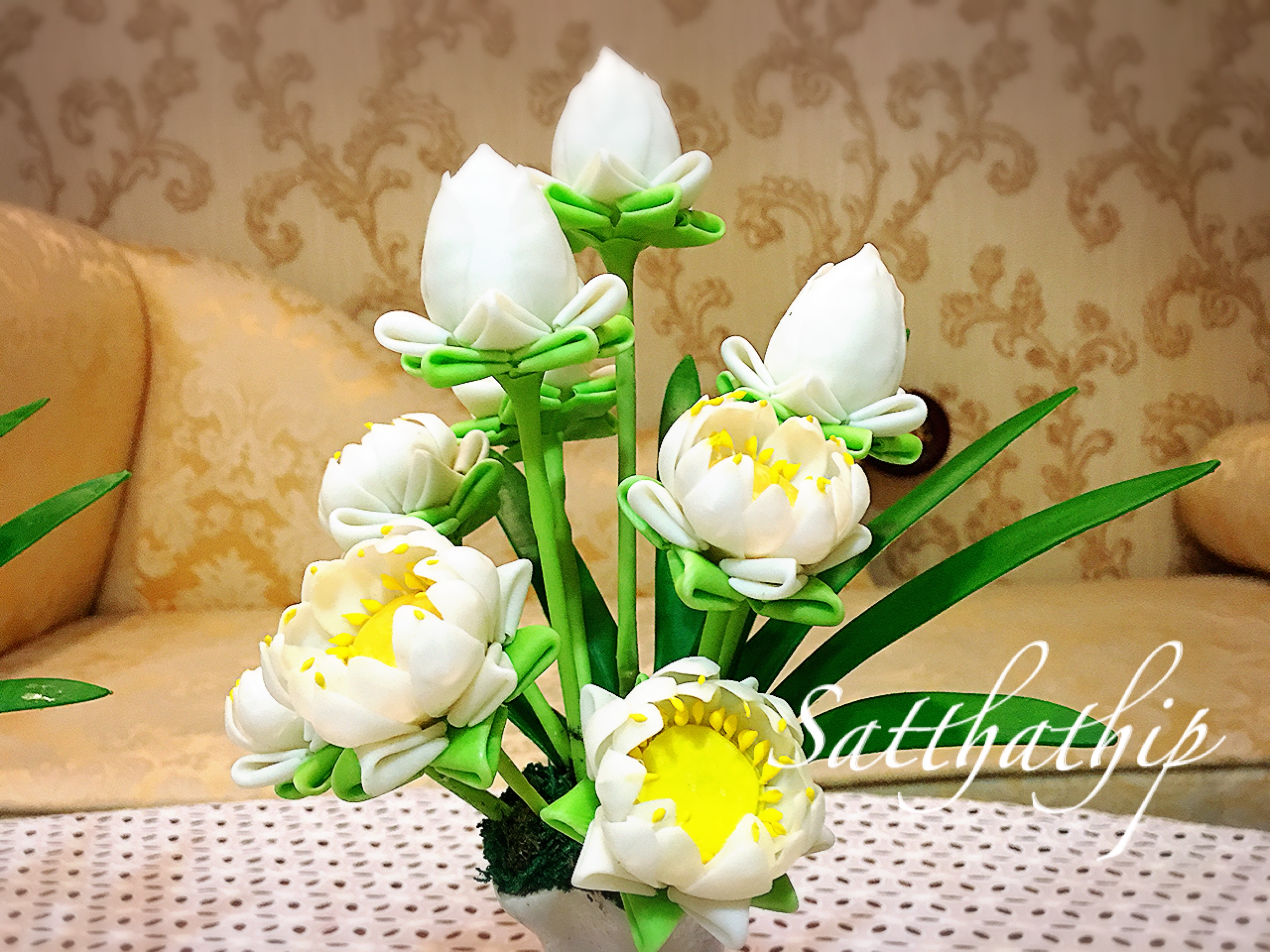 แจกันดอกบัว - ดอกบัวประดิษฐ์ - แจกันดอกบัวพับสีขาว (ข้างละ 9 ดอก) ประดิษฐ์จากดิน - แจกันดอกบัวประดิษฐ์ - Lotus Flower