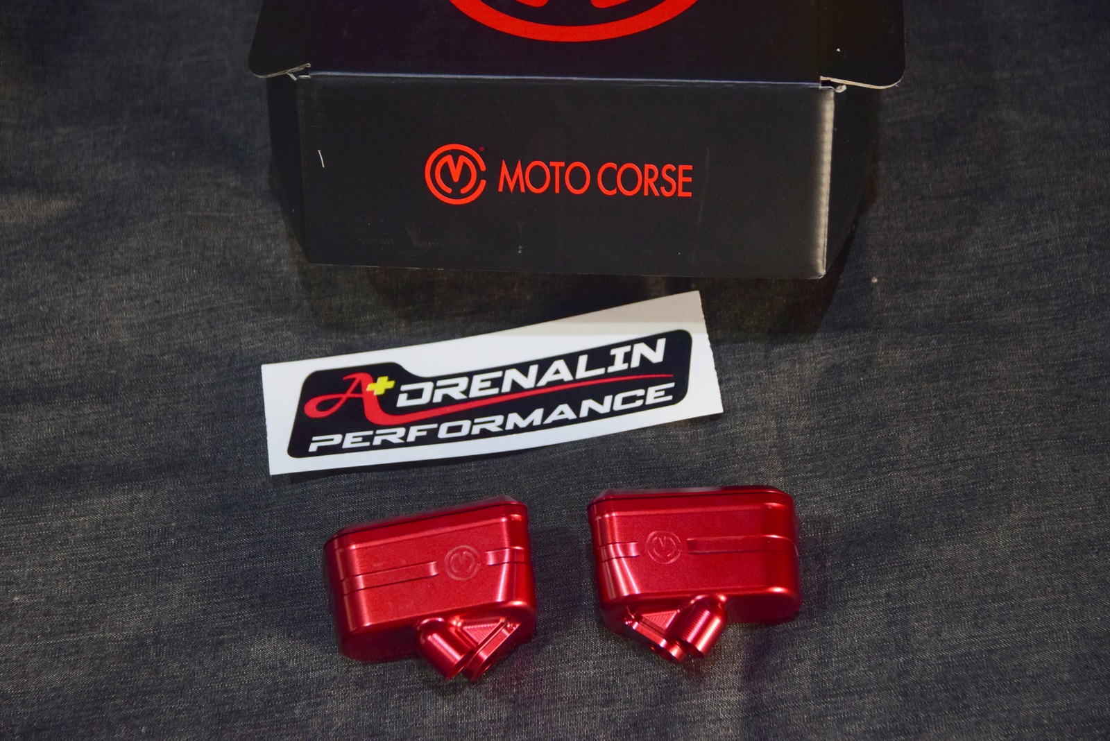 กระปุกน้ำมัน motocorse สำหรับใฃ้กับ ปั๊มเบรค ปั๊มคลัทช์ Brembo โลโก้แดง โลโก้ขาว , Rossi ราคา/ข้าง